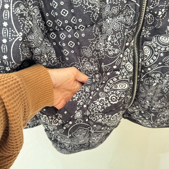 Hayden Girls XL Quilted Paisley Western Puff Zip Jacket Gray White - Picture 6 of 13